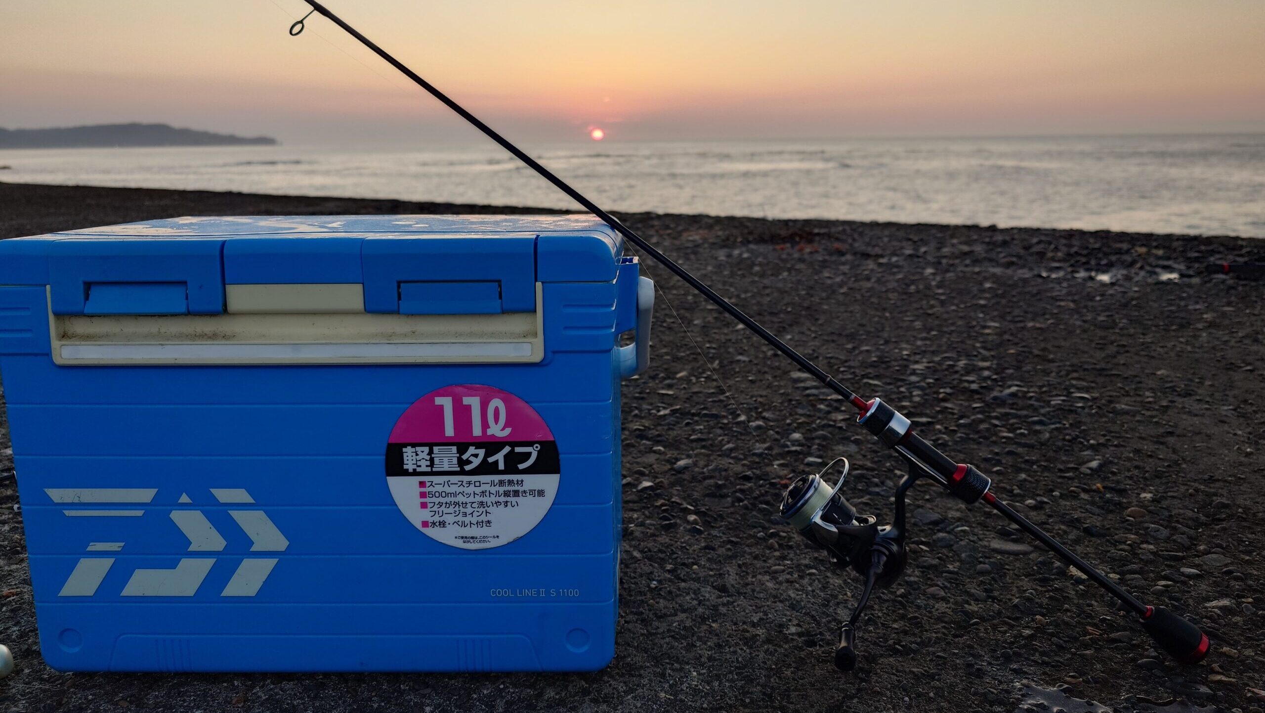 2日目:朝マヅメ、隣でヒットするアジに焦る